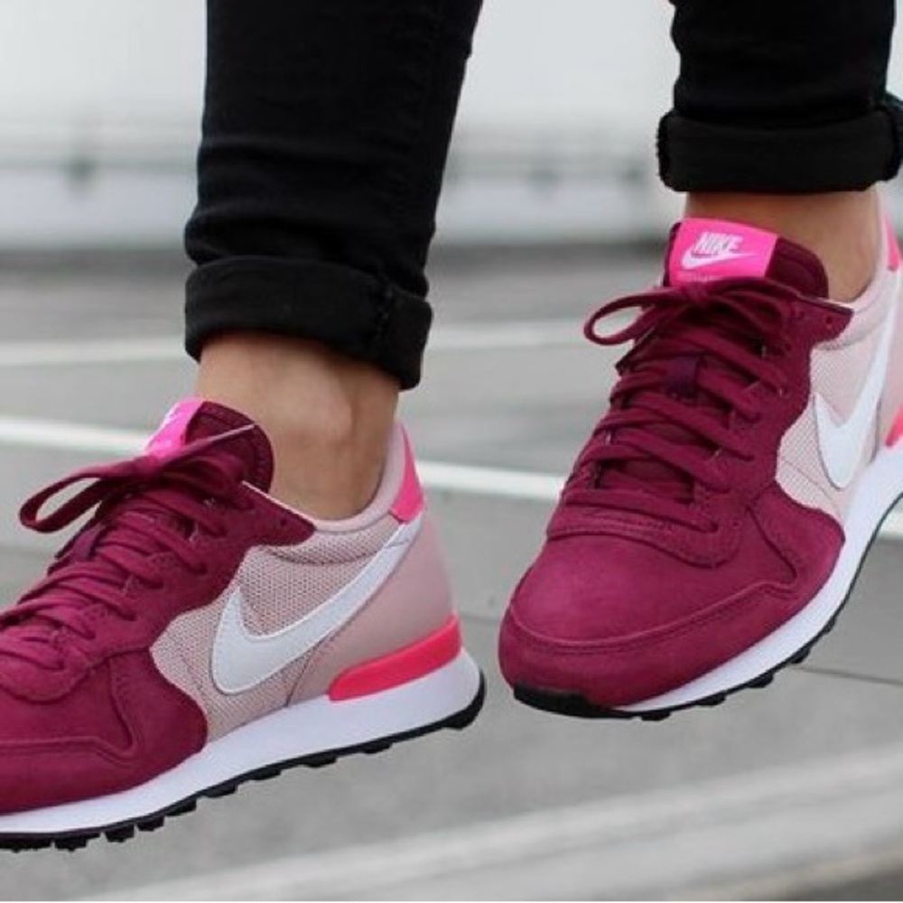 Nike Internationalist Women's Burgundy and Pink Sneakers